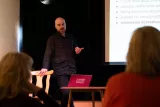 Café Universitas – Bez koláčů není práce! Úvod do makroekonomie